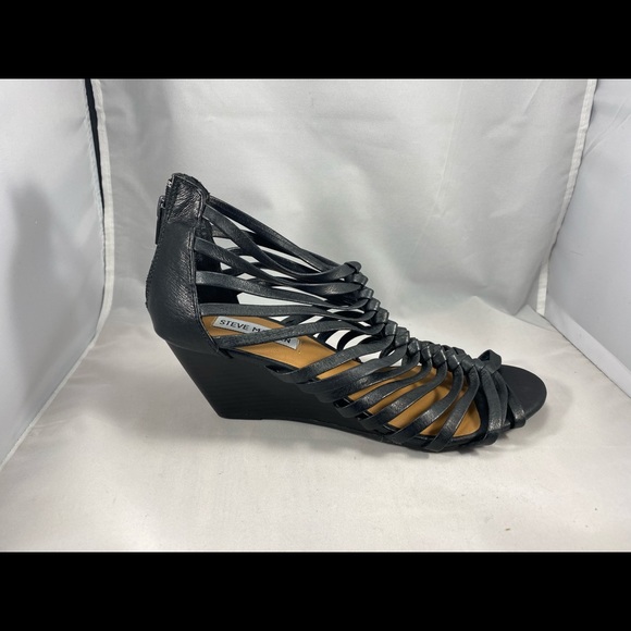 Steve Madden black strappy sandal - Picture 2 of 3